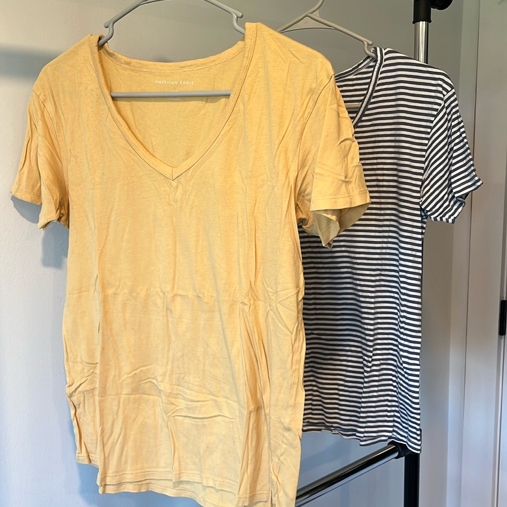 Women’s American Eagle 2 pc, v neck tee shirts